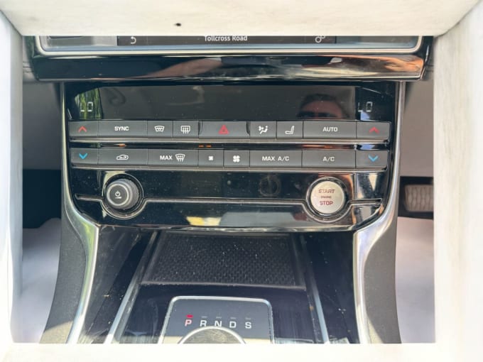 2025 Jaguar Xe