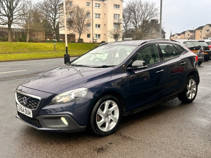 2025 Volvo V40 Cross Country