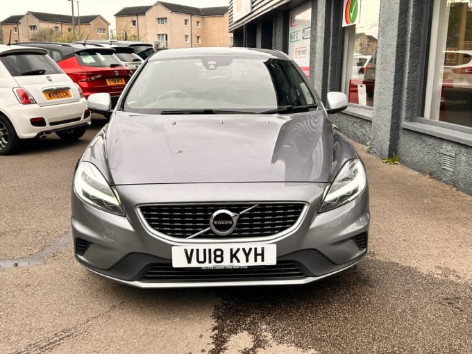 2025 Volvo V40