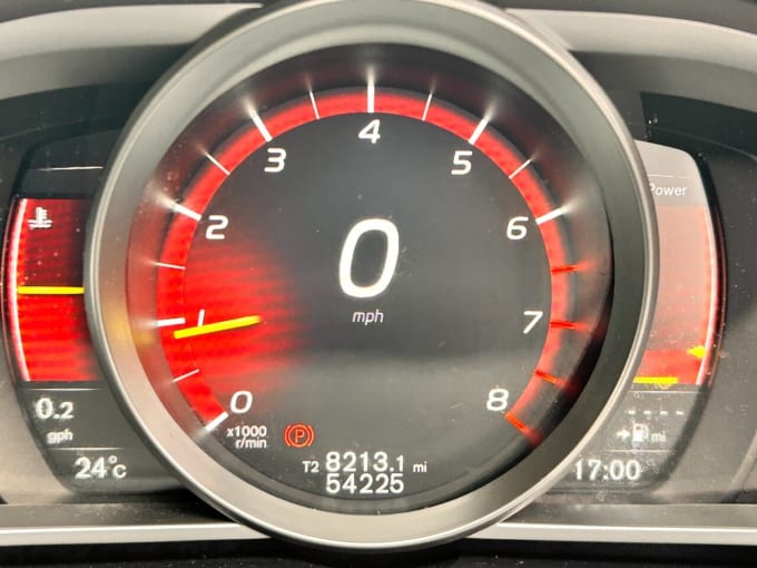 2025 Volvo V40