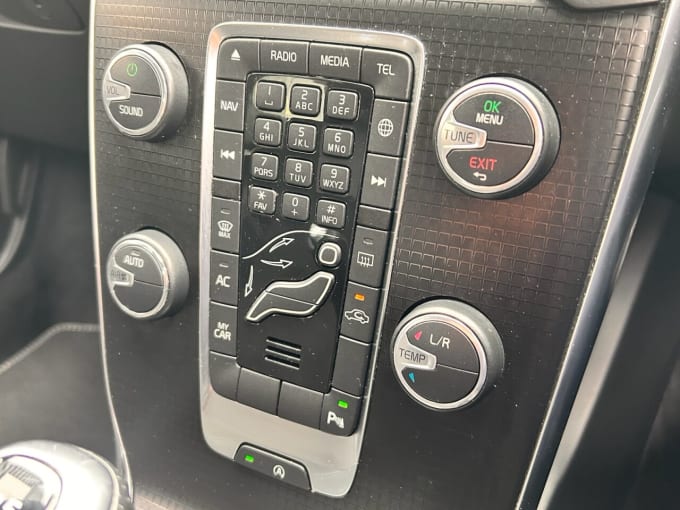 2025 Volvo V40