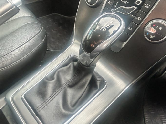 2025 Volvo V40