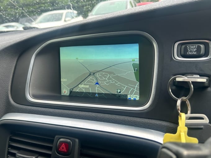 2025 Volvo V40