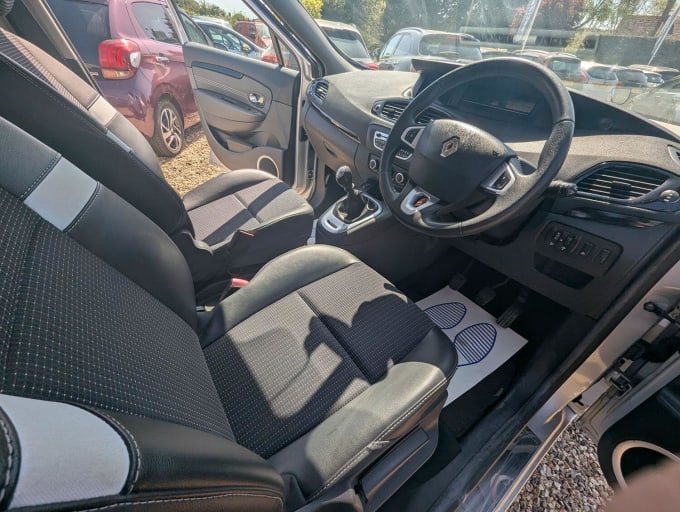 2011 Renault Scenic