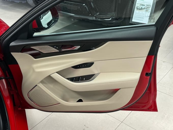 2025 Jaguar Xe
