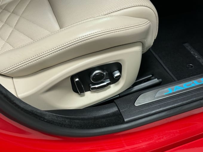 2025 Jaguar Xe