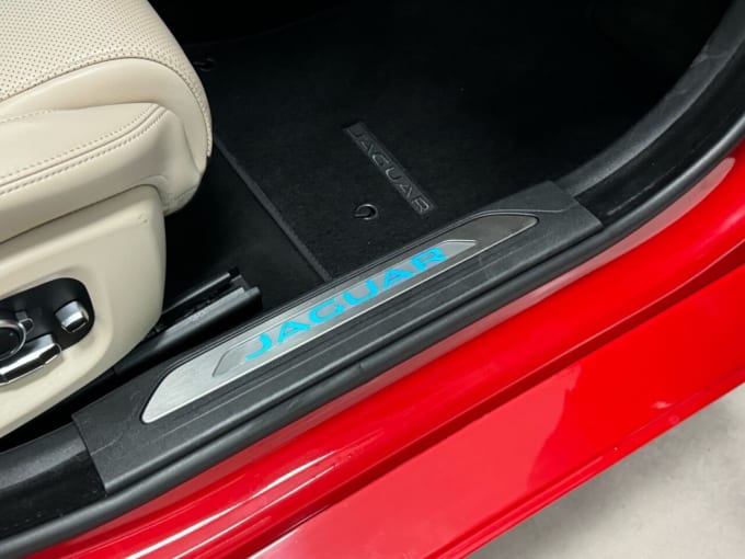 2025 Jaguar Xe