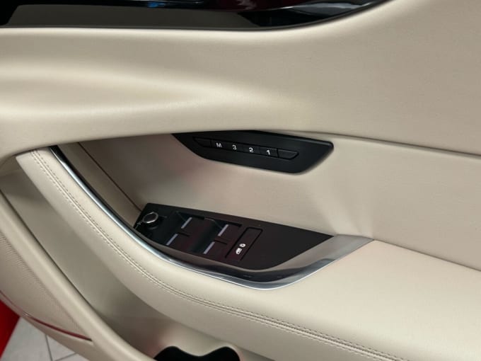 2025 Jaguar Xe