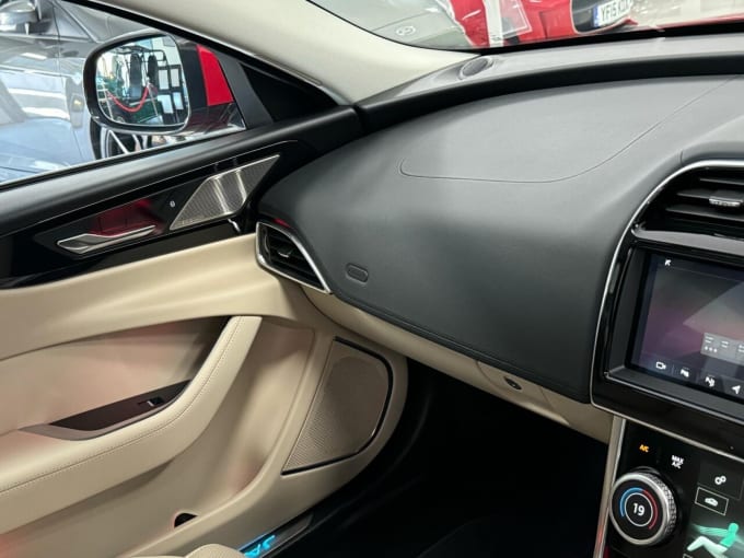 2025 Jaguar Xe