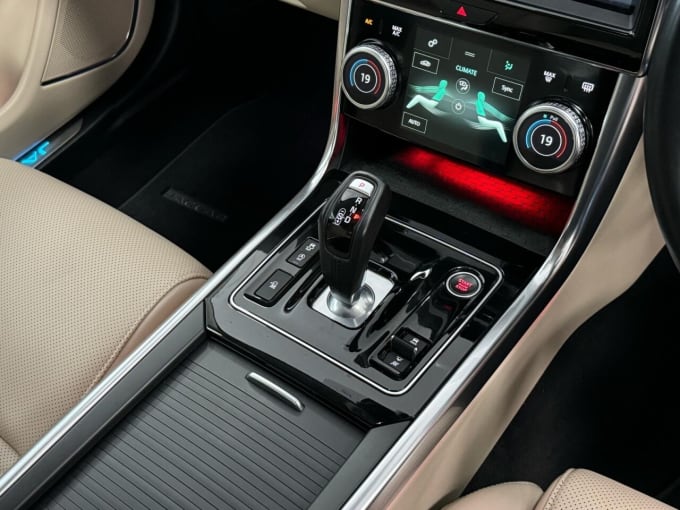 2025 Jaguar Xe