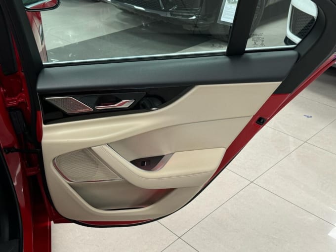2025 Jaguar Xe