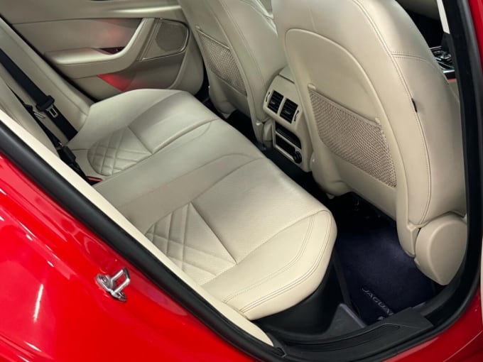 2025 Jaguar Xe