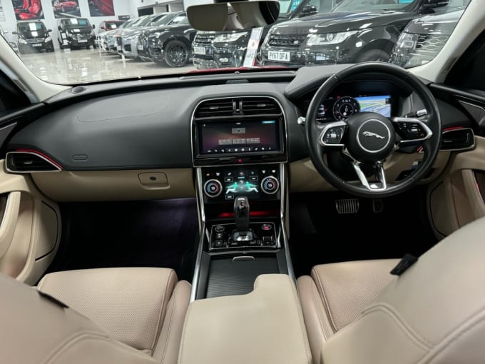 2025 Jaguar Xe