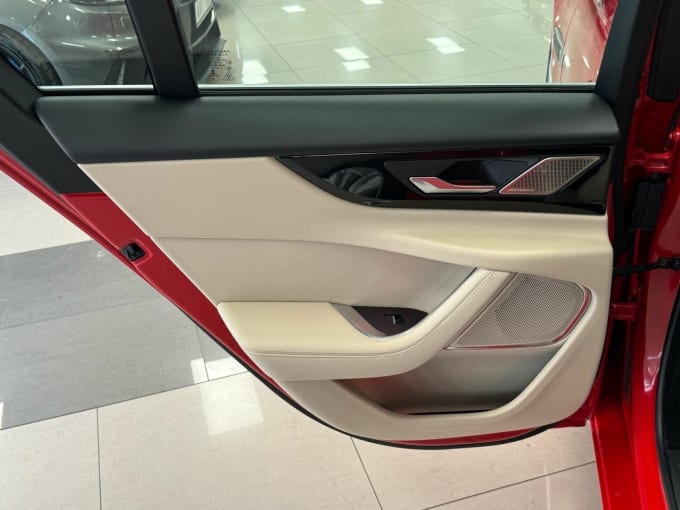 2025 Jaguar Xe