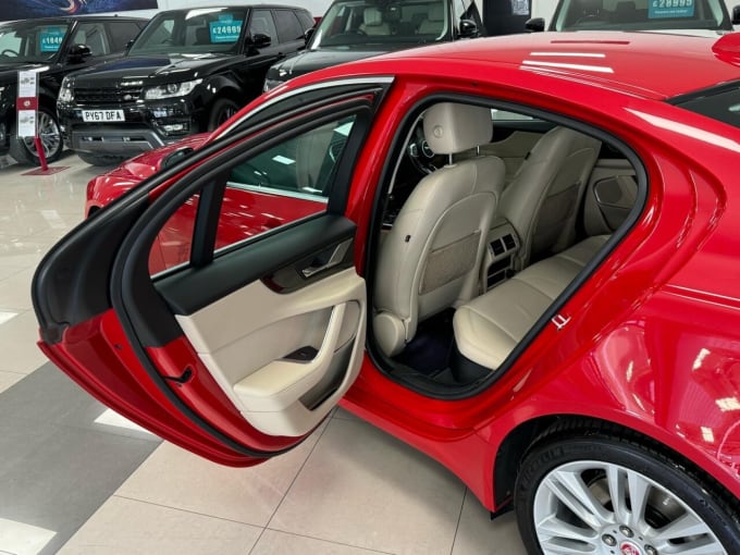 2025 Jaguar Xe