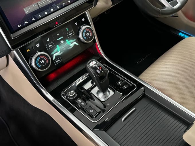 2025 Jaguar Xe