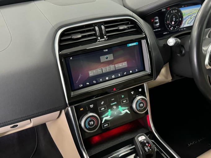 2025 Jaguar Xe