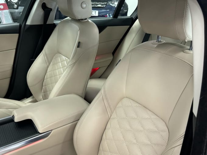 2025 Jaguar Xe