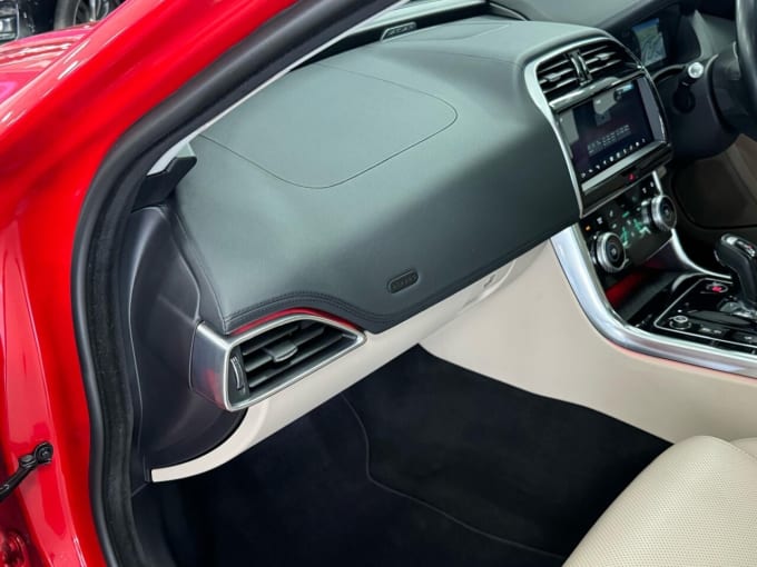 2025 Jaguar Xe