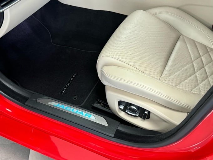 2025 Jaguar Xe
