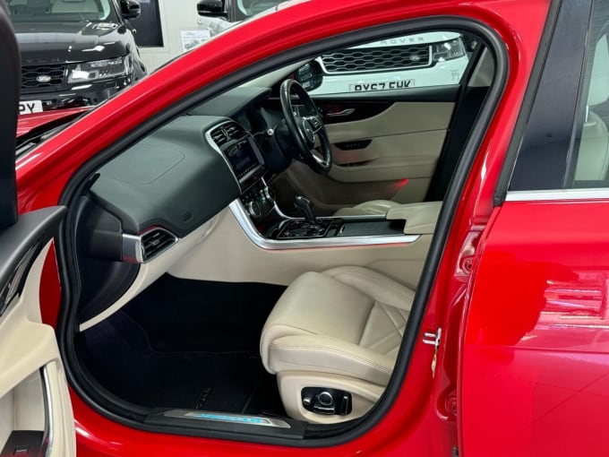 2025 Jaguar Xe