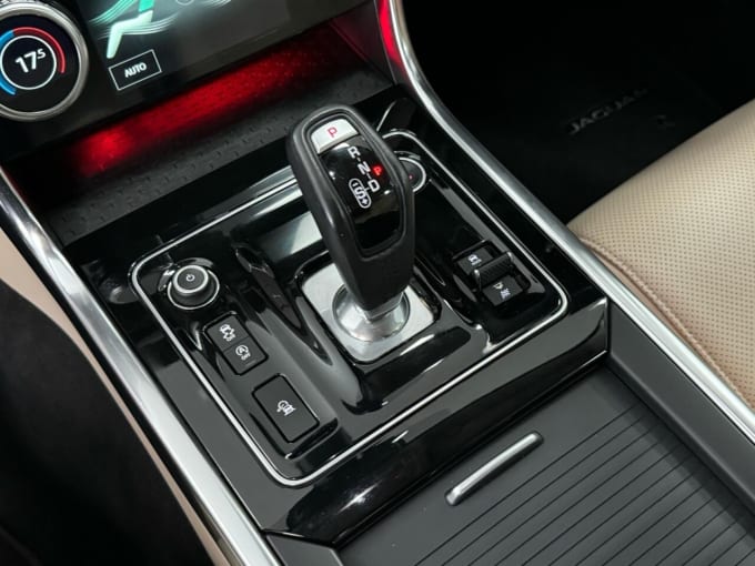 2025 Jaguar Xe