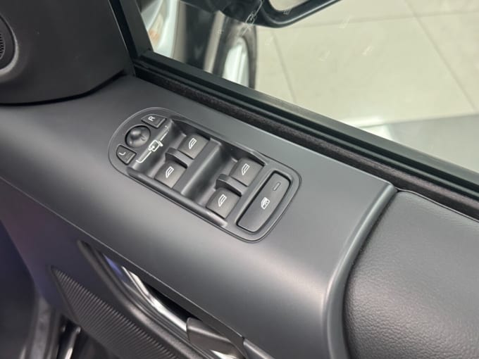 2025 Land Rover Freelander 2
