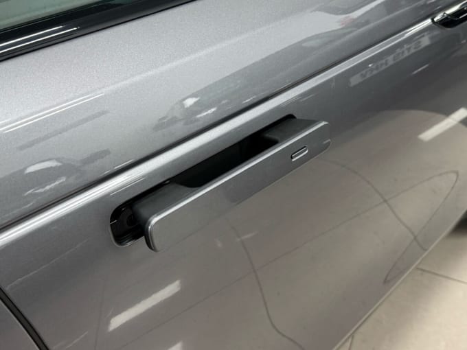 2025 Land Rover Range Rover Velar