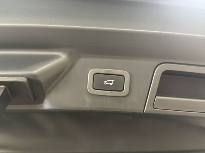 2025 Land Rover Range Rover Velar
