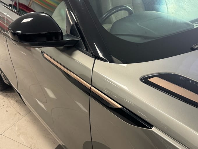 2025 Land Rover Range Rover Velar