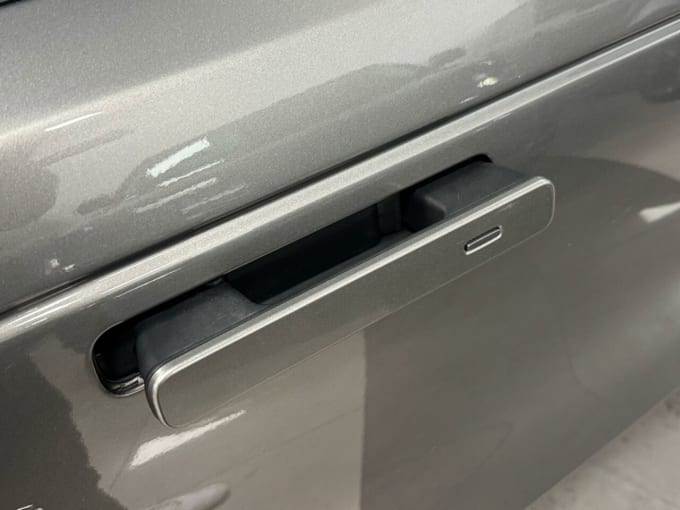 2025 Land Rover Range Rover Velar