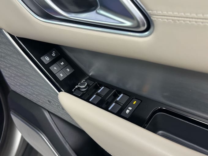 2025 Land Rover Range Rover Velar