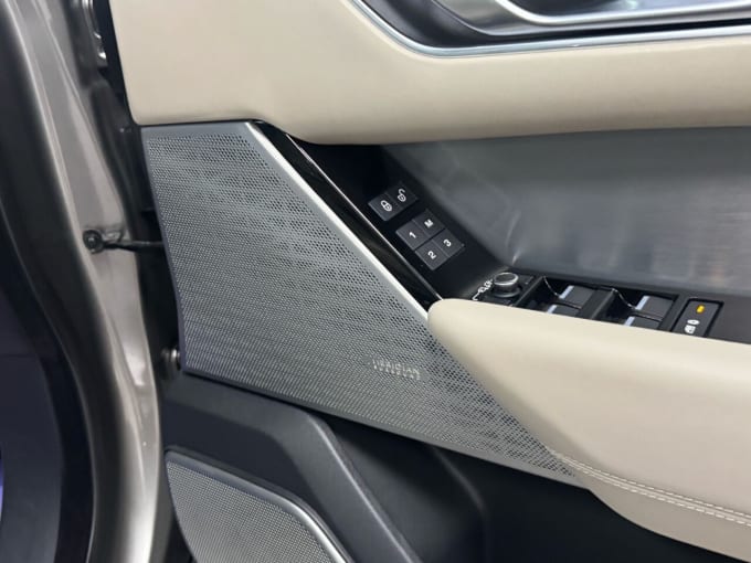 2025 Land Rover Range Rover Velar