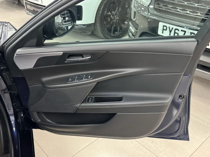 2025 Jaguar Xe