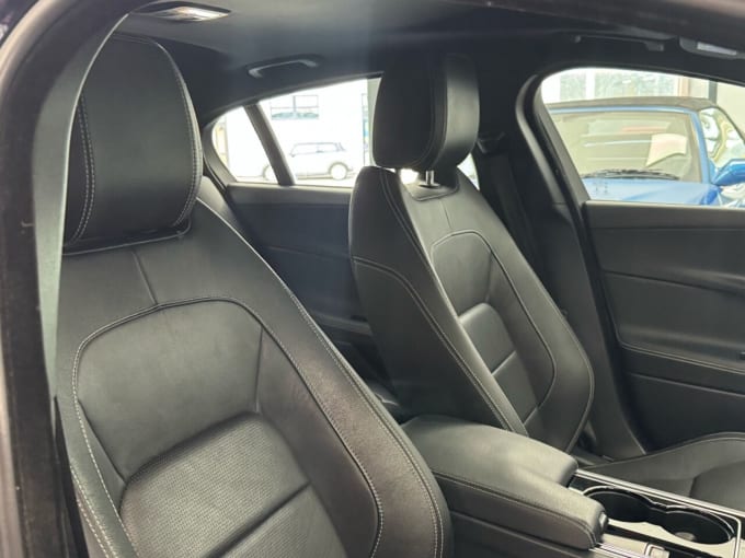 2025 Jaguar Xe