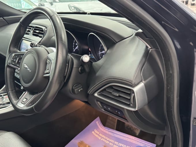 2025 Jaguar Xe
