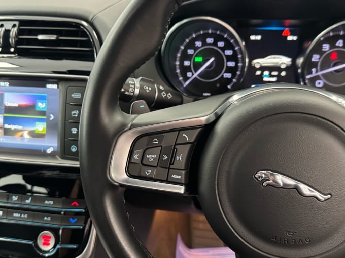2025 Jaguar Xe