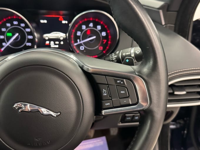 2025 Jaguar Xe