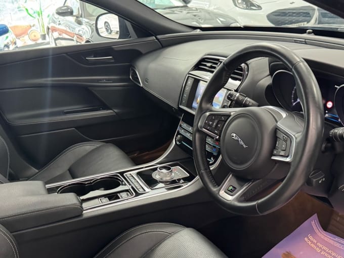 2025 Jaguar Xe