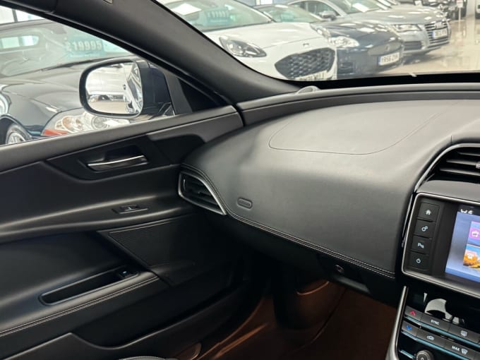 2025 Jaguar Xe