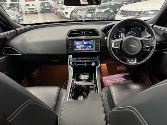 2025 Jaguar Xe