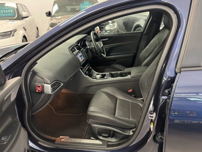 2025 Jaguar Xe