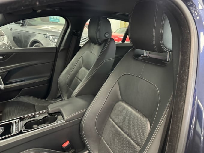 2025 Jaguar Xe