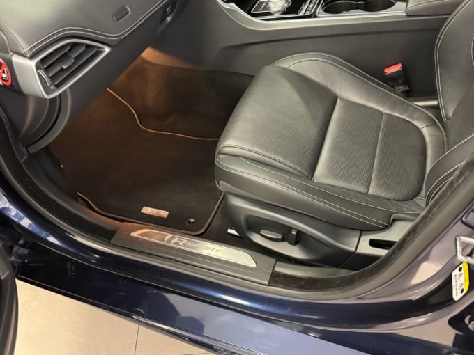 2025 Jaguar Xe