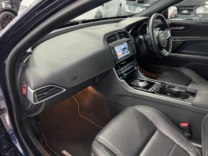 2025 Jaguar Xe