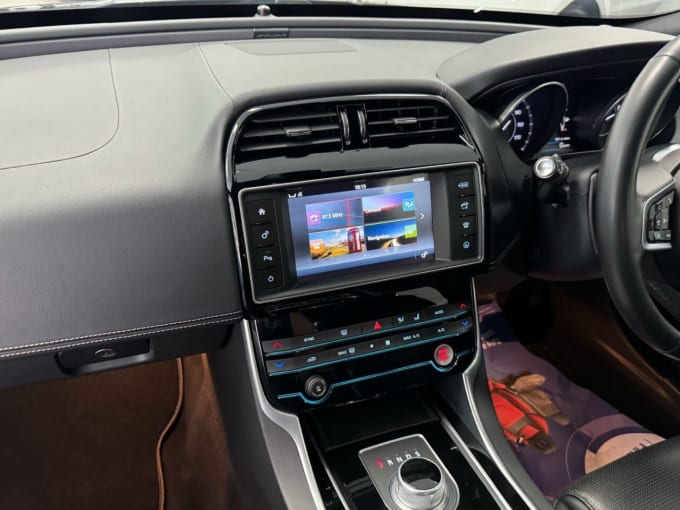 2025 Jaguar Xe