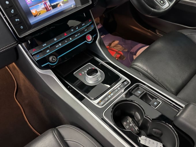 2025 Jaguar Xe