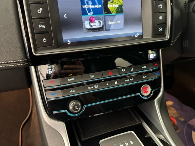 2025 Jaguar Xe