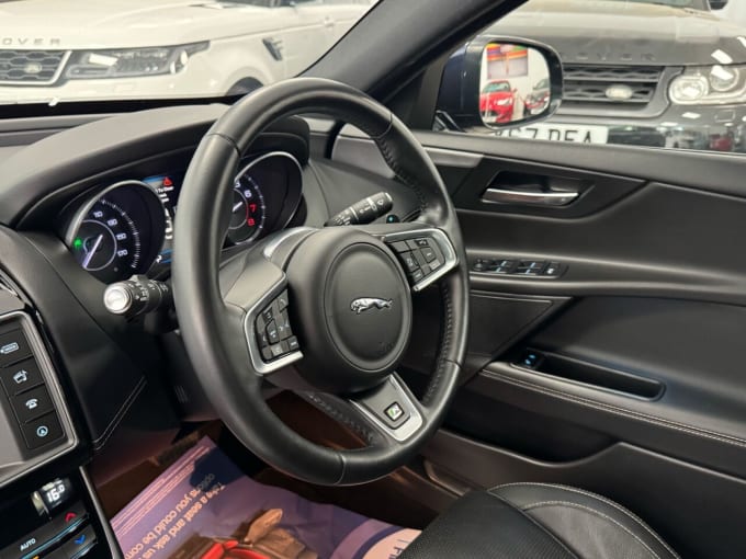 2025 Jaguar Xe