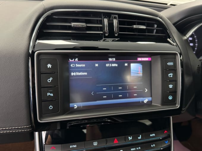 2025 Jaguar Xe